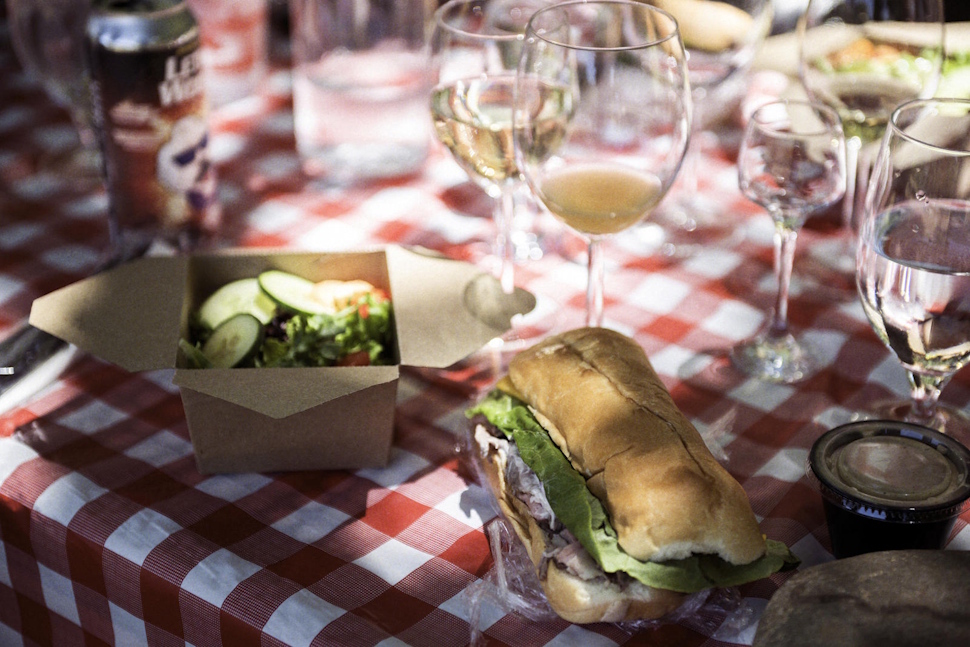 地元の食材を使ったシンプルなサンドイッチも贅沢な食事に感じる