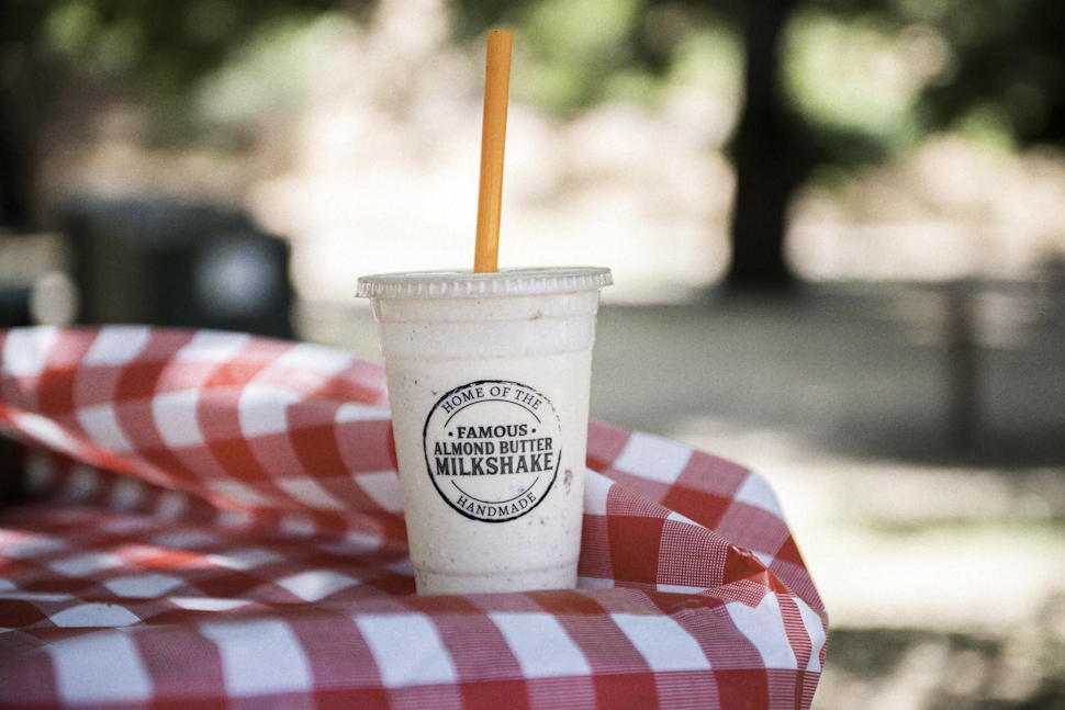 「生」アーモンドを使ったミルクシェイク