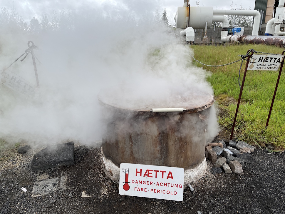 沸騰している中にライ麦パンのパン種を入れて約18時間待つ