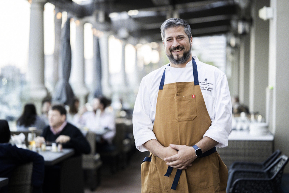農園に足繁く通い、良い食材を探すシェフのジェルメインさん