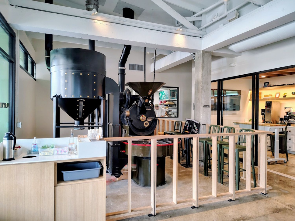 大きく真新しいロースター