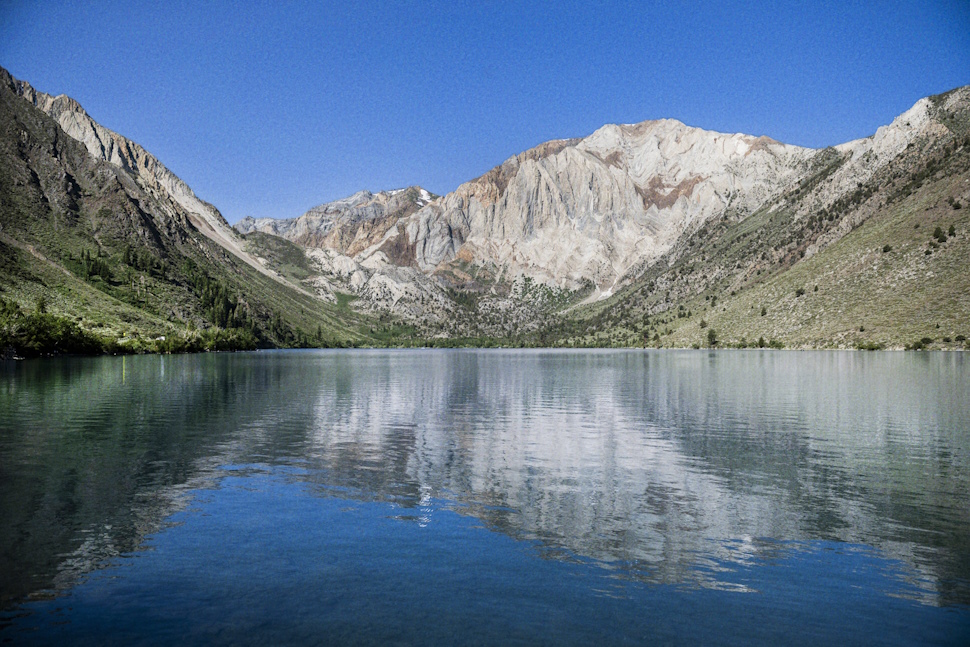 5億年以上前の岩石に囲まれた圧倒的なスケールをもつコンビクトレイク