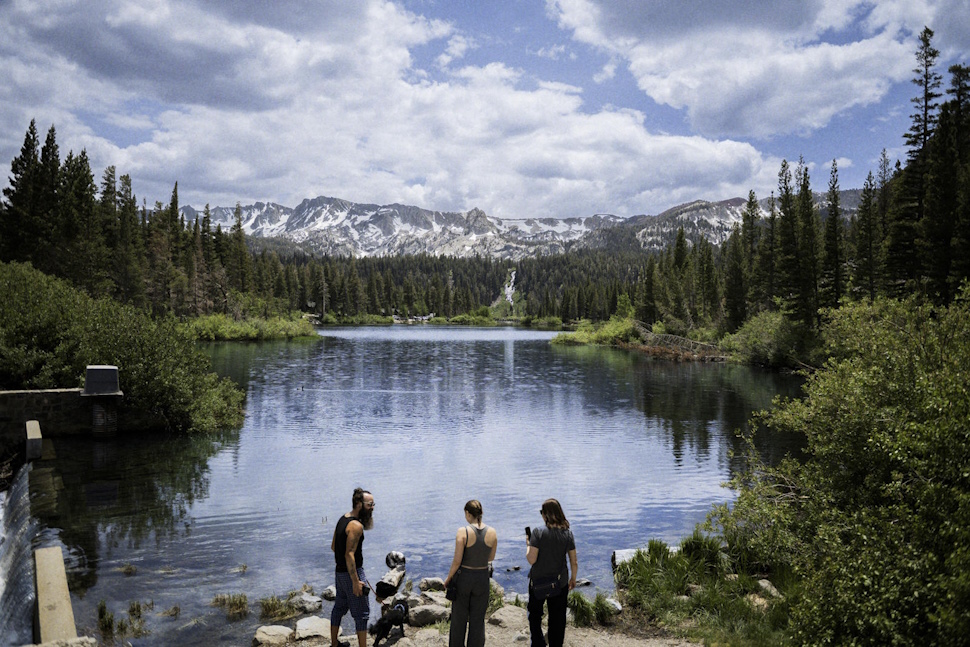 ツインレイクス（双子の湖）。二つの湖が滝によって緩やかに繋がっていることからそう呼ばれている
