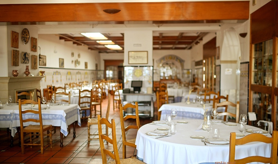 明るくバレンシアらしいメインダイニング　写真提供：Casa Carmela