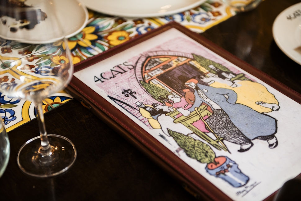 ピカソが描いた絵がメニューの表紙を飾っている