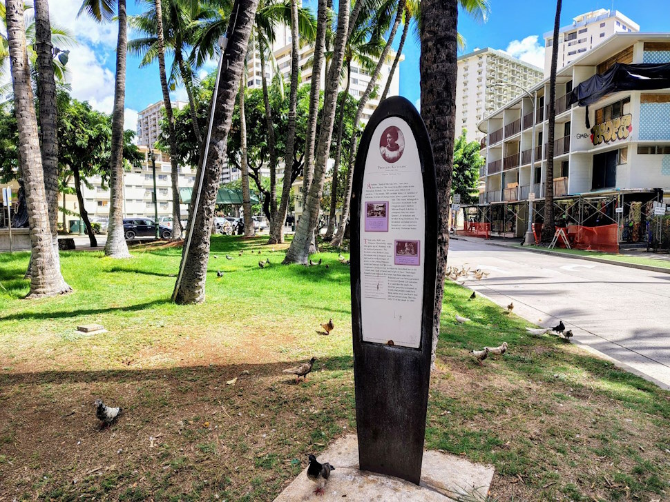 ワイキキ・ヒストリック・トレイルの記念碑