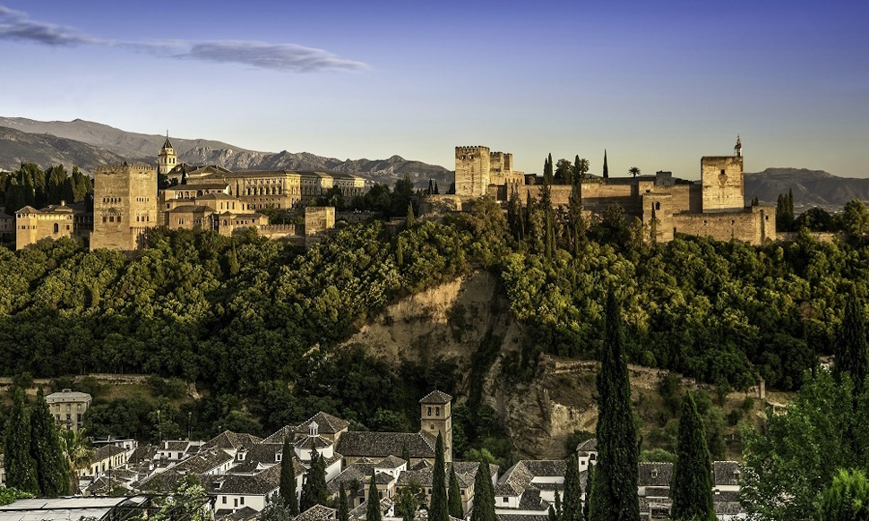 アルバイシン地区から見るアルハンブラ宮殿全景は壮観！