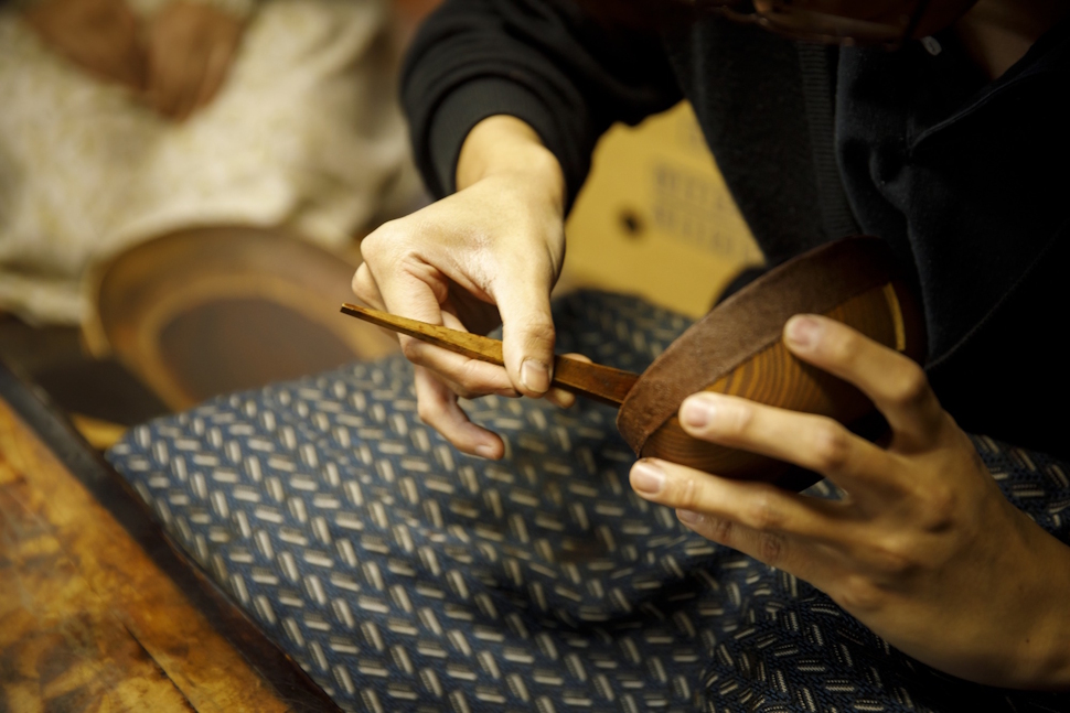 輪島塗　下地塗り工程