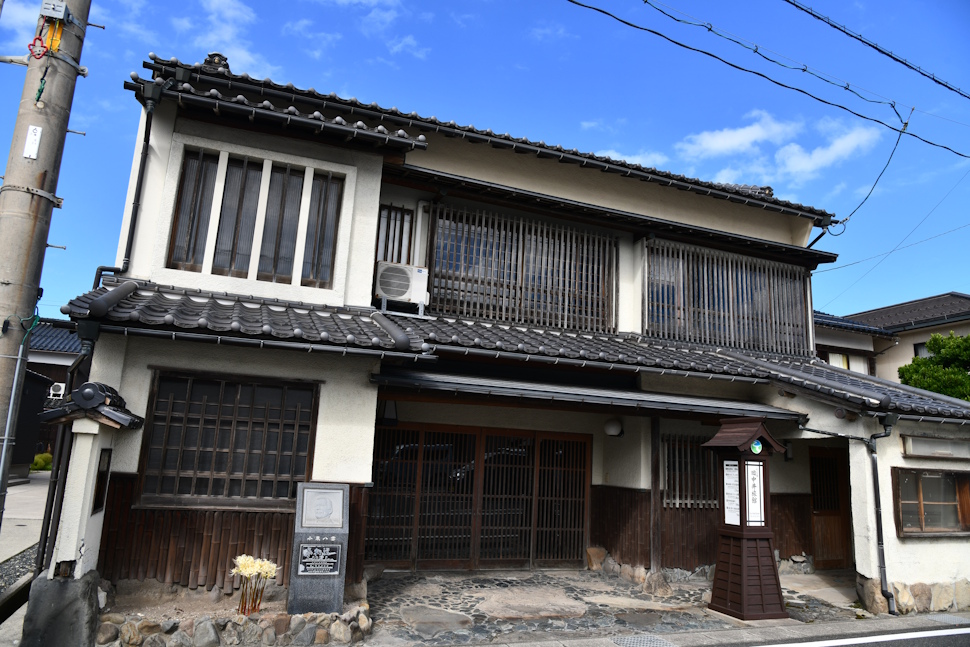 旧中井旅館は平成元年（1989）に閉館し、現在は観光施設として公開されている。「小泉八雲の琵琶演奏と語り～小泉八雲を感じる～」を上演（要予約）