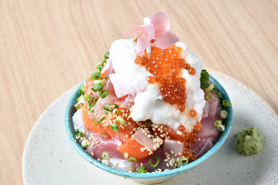 見るからに豪快な「ねば山海鮮どっさり丼」