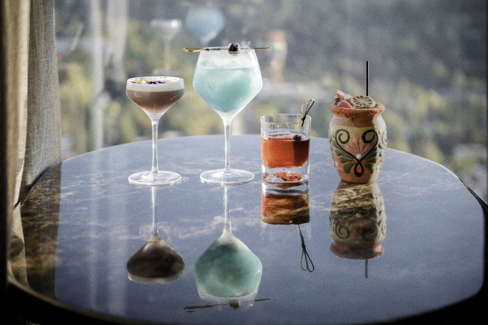 カクテルはどれも見かけも味も特徴的で、飲むたびに驚きがある
