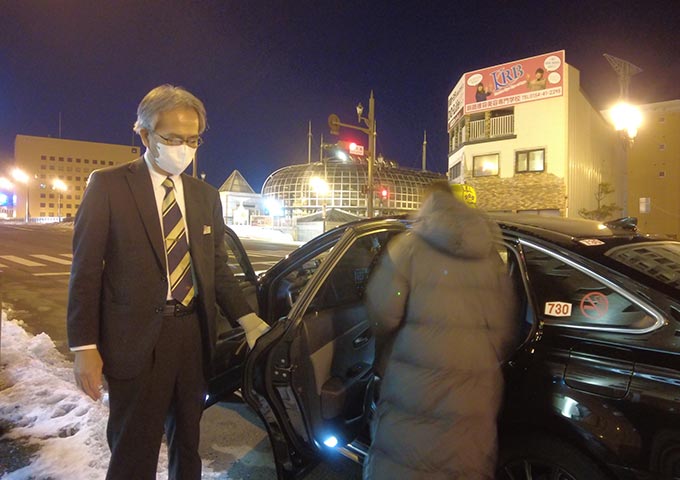 当日早朝のタクシー送迎