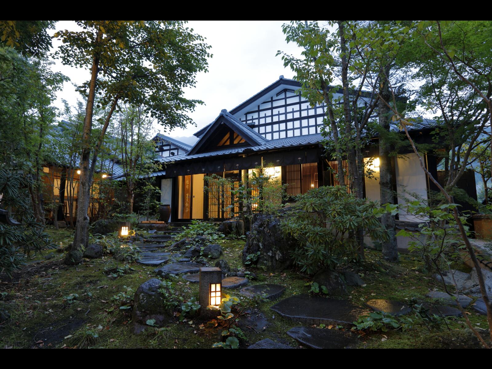 草庵秋桜【JTB】<湯布院>