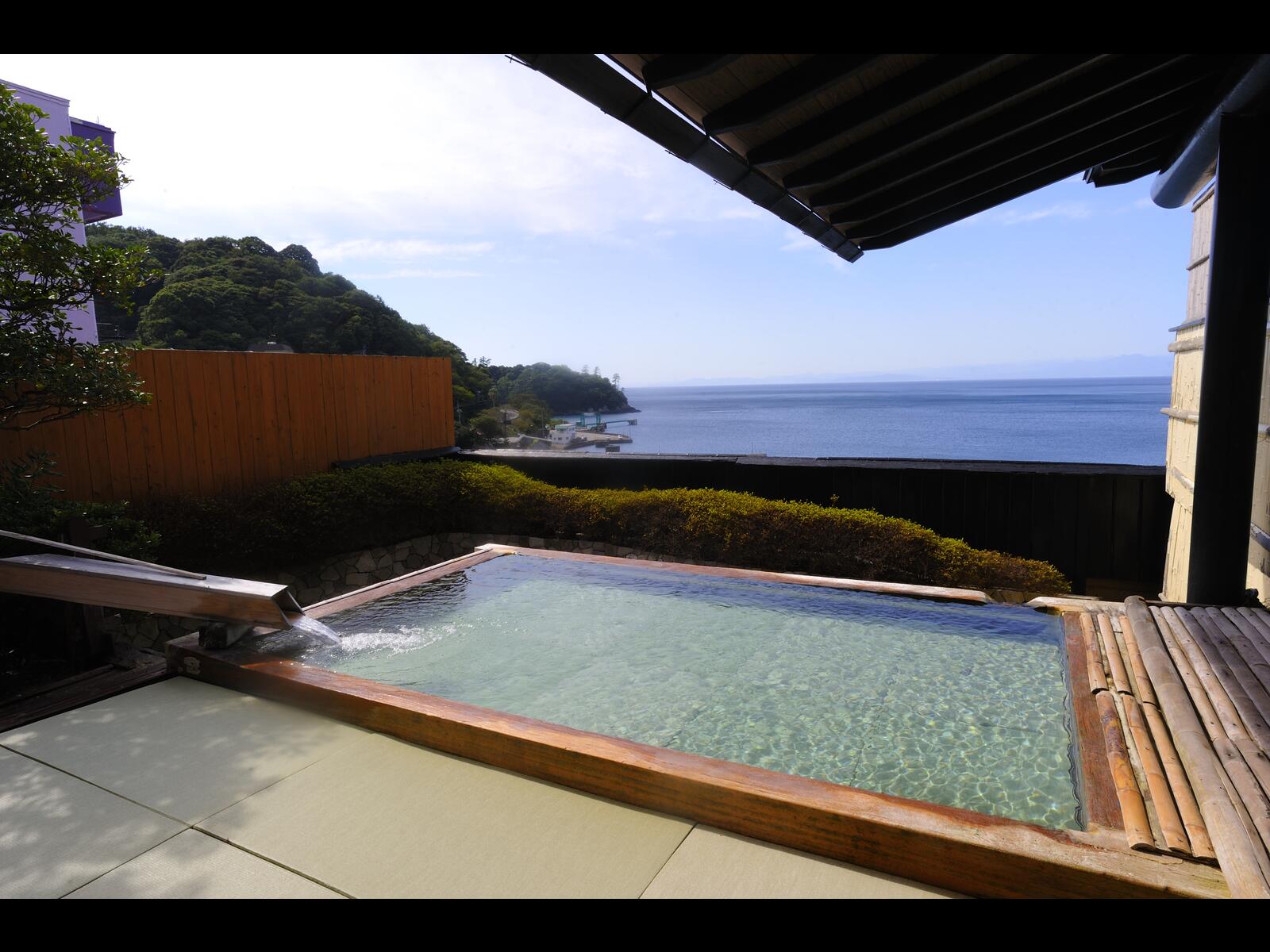 たたみの宿湯の花亭の客室露天風呂と絶景！駿河湾を一望する至福空間の全貌