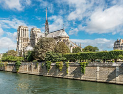 モンマルトルの丘とシテ島での徒歩散策も♪	