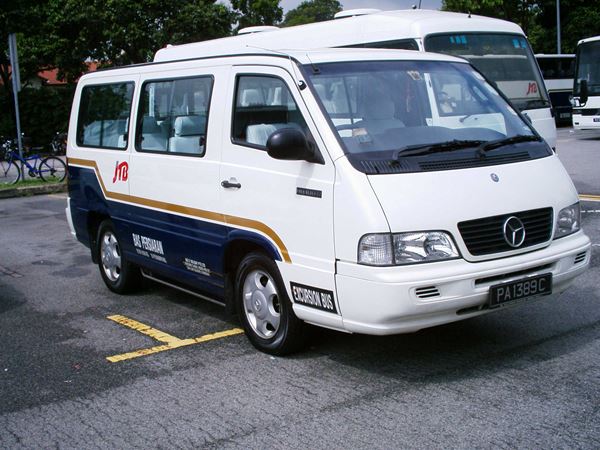 【専用車＋現地ベテランガイドと自由気ままな観光】お車と日本語ガイド（4時間～）チャーター【コンビバス（定員6名）】