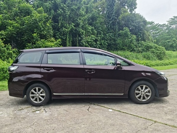 【専用車＋現地ベテランガイドと自由気ままな観光】お車と日本語ガイド（4時間～）チャーター【セダン（定員2名）】