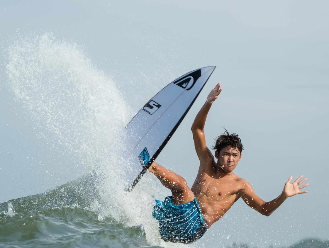 デコムサーフスクール グループレッスン お客様3名に1人のインストラクター 送迎付 オプショナルツアーの予約はjtb