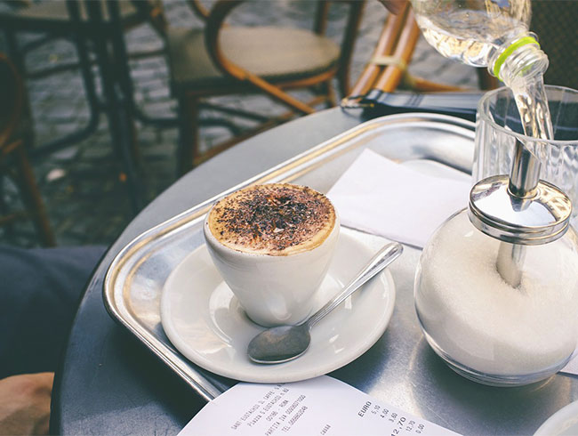 イタリア政府公認ツアーコンダクター資格を持つ経験豊富な日本語アシスタントが、街歩きを楽しめるようしっかりサポート