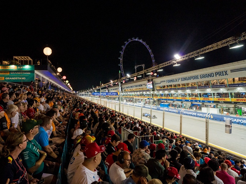 すべての興奮が交差する、F1の最前列へ。