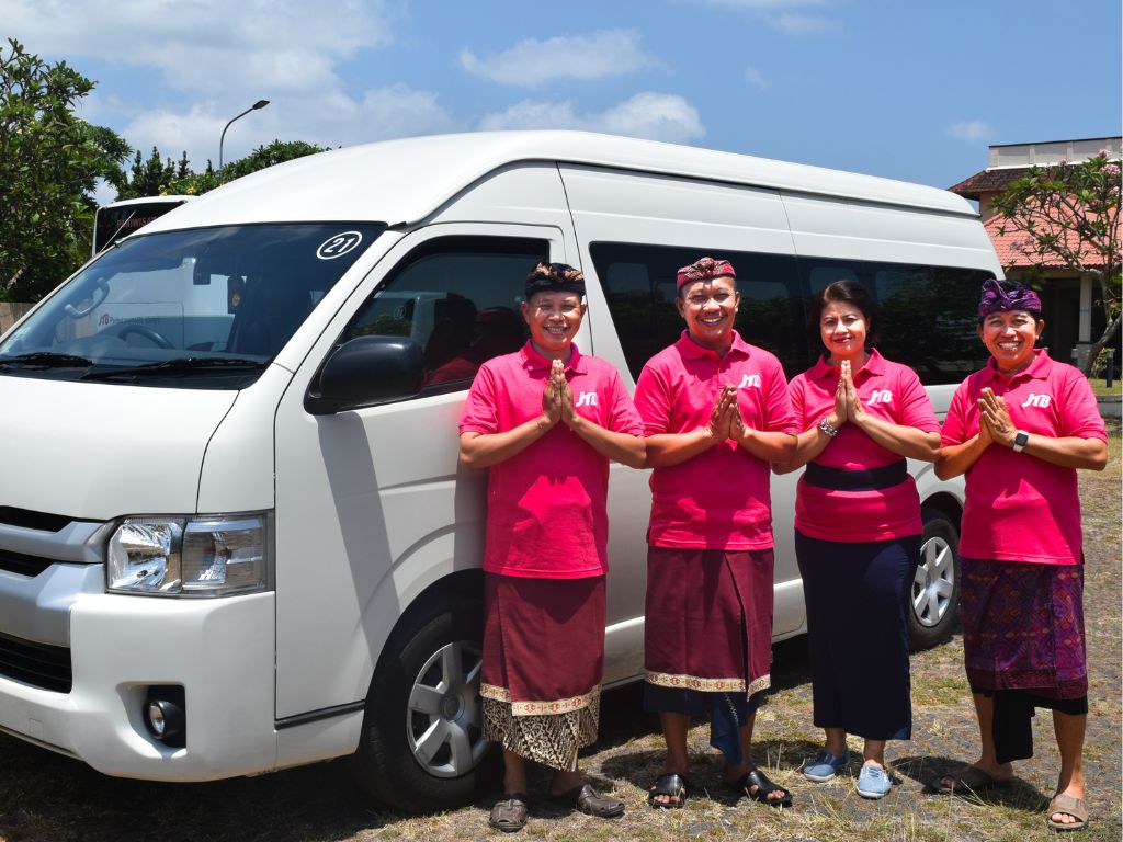 日本語ガイド付き！貸切カーチャーター（7～11人乗り）