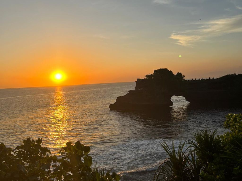 ドラマチックな景色に感動!タナロット寺院で夕日鑑賞