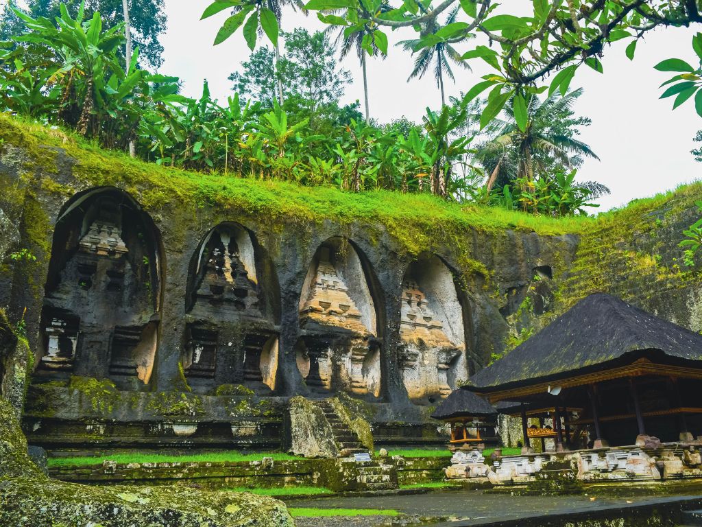 世界文化遺産・バリ島最大の石窟遺跡グヌンカウィ