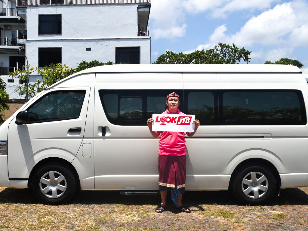 日本語ガイド付き！貸切カーチャーター（12～15人乗り）