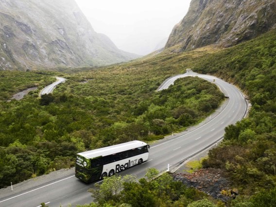 クイーンズタウン発着の往復バスツアーで楽々アクセス