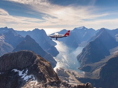 復路は小型飛行機も選択可能|空から眺める壮大な景色