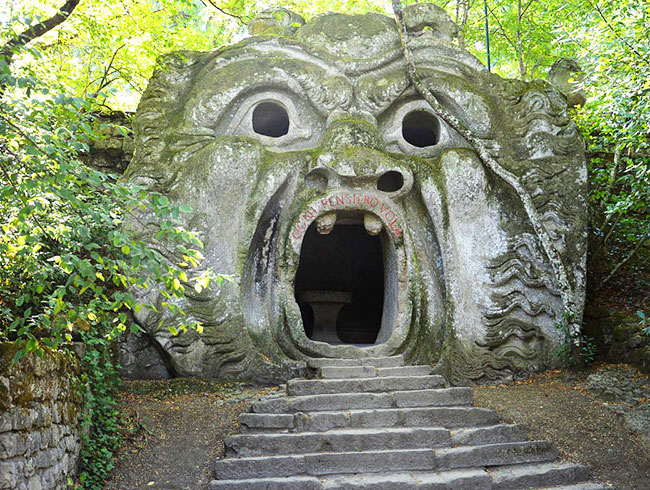 ボマルツォ怪物公園  地獄の口