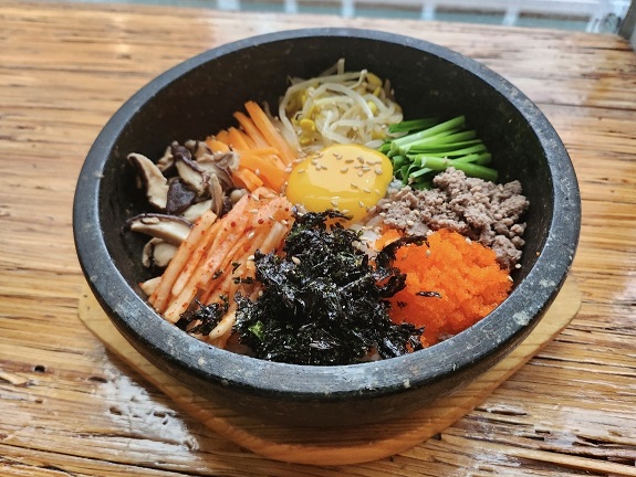 ランチは熱々の石焼ビビンバ｜本場の韓国料理を楽しもう