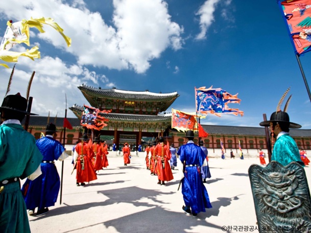 迫力あふれる守門将交代式を至近距離で体感