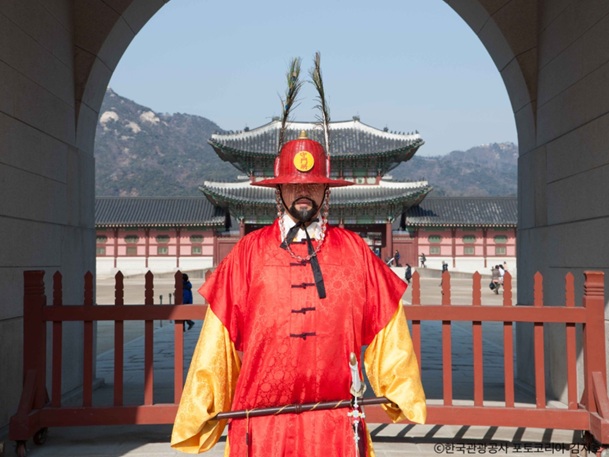 迫力あふれる守門将交代式を至近距離で体感