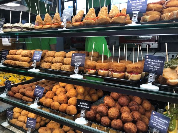 日本語ガイドが案内するから、不安な注文の仕方や会計も問題なし！