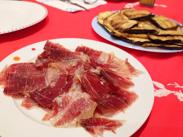 日本語ガイドが案内するから、不安な注文の仕方や会計も問題なし！