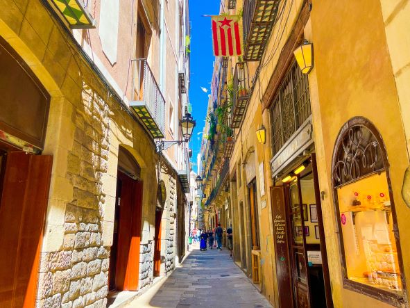 日本語で何でも相談OK！＆ホテルからの出発だから移動も安心！