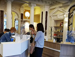 集合場所はオペラ界隈で便利な立地のマイバスフランス!