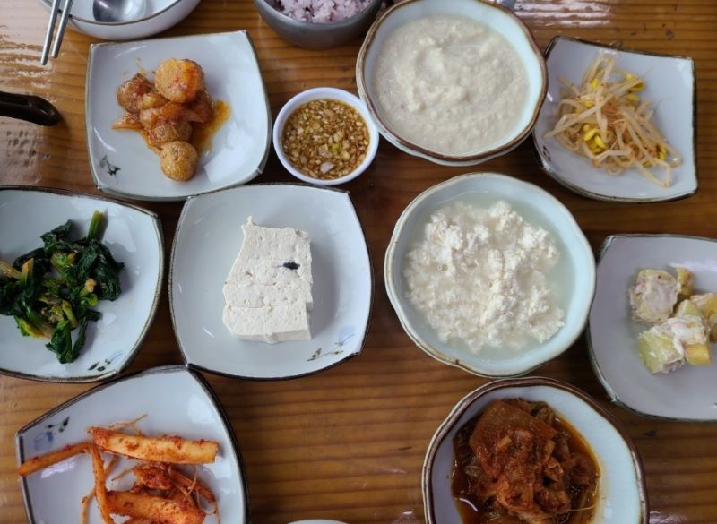 ランチはパジュの名物「純豆腐(スンドゥブ)チゲ定食」♪