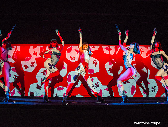 お洒落でセクシーなレビューを鑑賞!