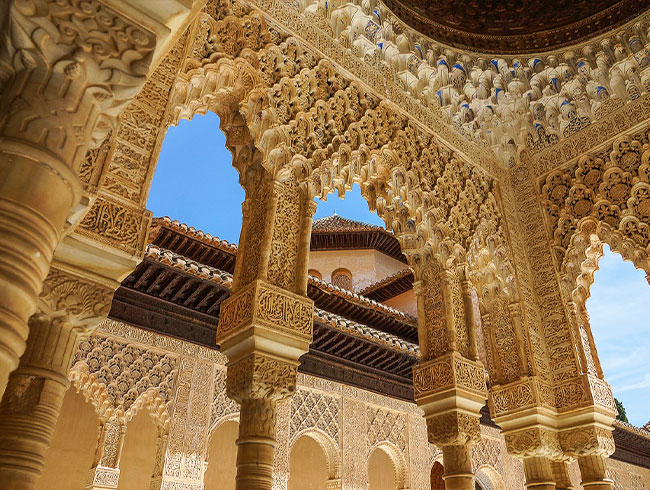 朝のご出発も、プライベートツアーだからご滞在ホテル発で安心!