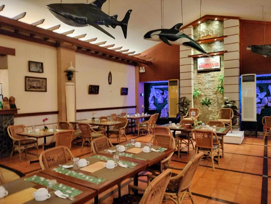 【老舗レストランで味わうフィリピン料理】