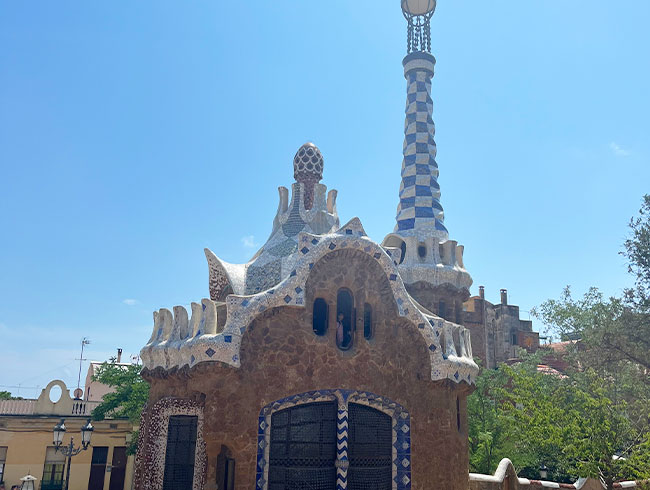 グエル公園の見学はご自身のスペースでゆっくりお楽しみください。