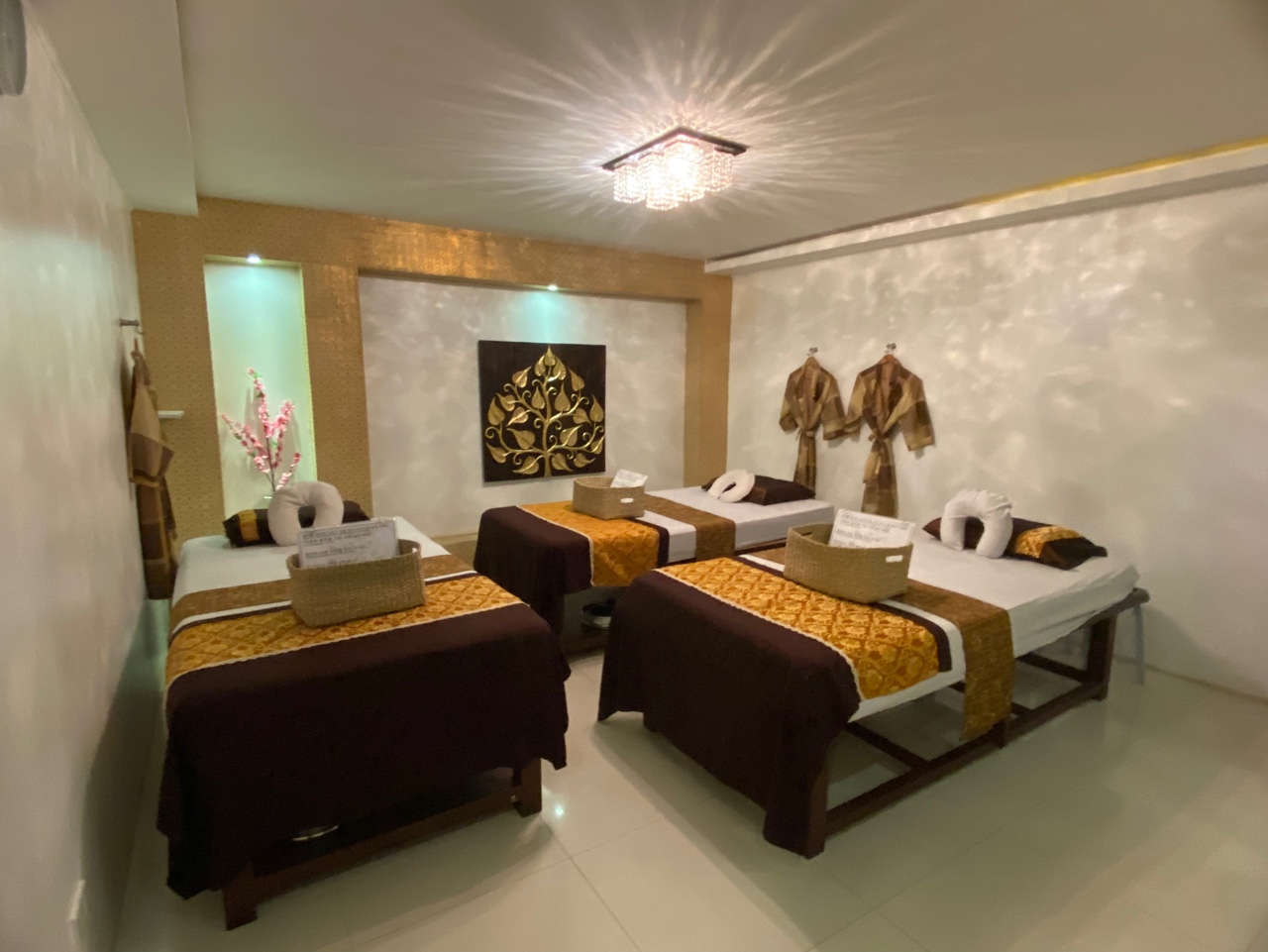 「ツリーシェイドスパ」マッサージ