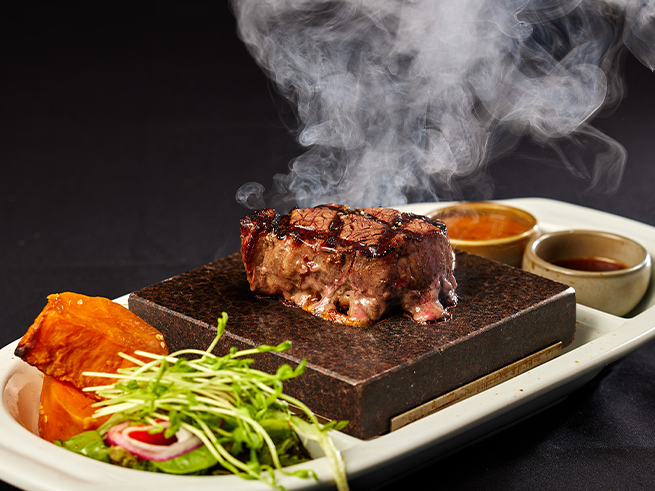 石焼ステーキの体験型グルメ