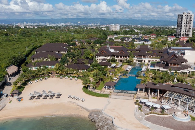 クリムゾンリゾートアンドスパマクタンのプライベートビーチ