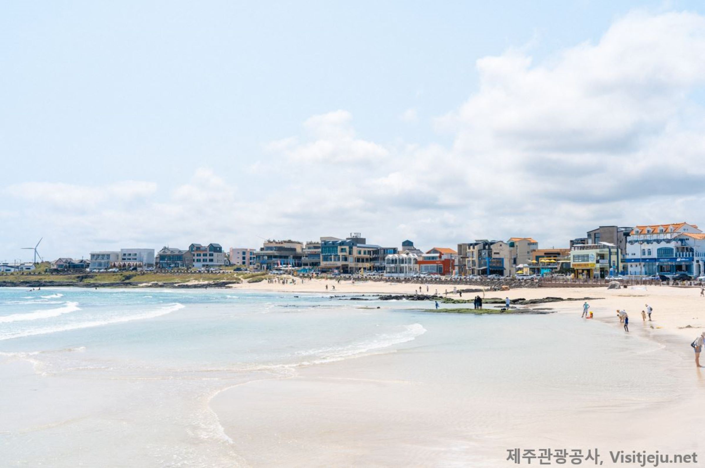 月汀里カフェ通りでデザートと真っ青な海に自由タイム🥐🌊