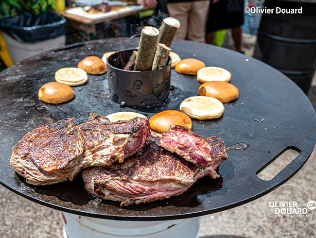 シャンパン好き集まれ！フランス各地、ヨーロッパ各国から沢山の愛好家が集まる陽気で楽しいお祭♪	