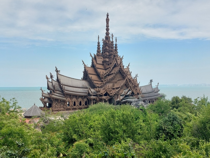 【バンコク発着】「サンクチュアリ・オブ・トゥルース」とパタヤの絶景ビューポイント 1日観光（日本語ガイド付き）　