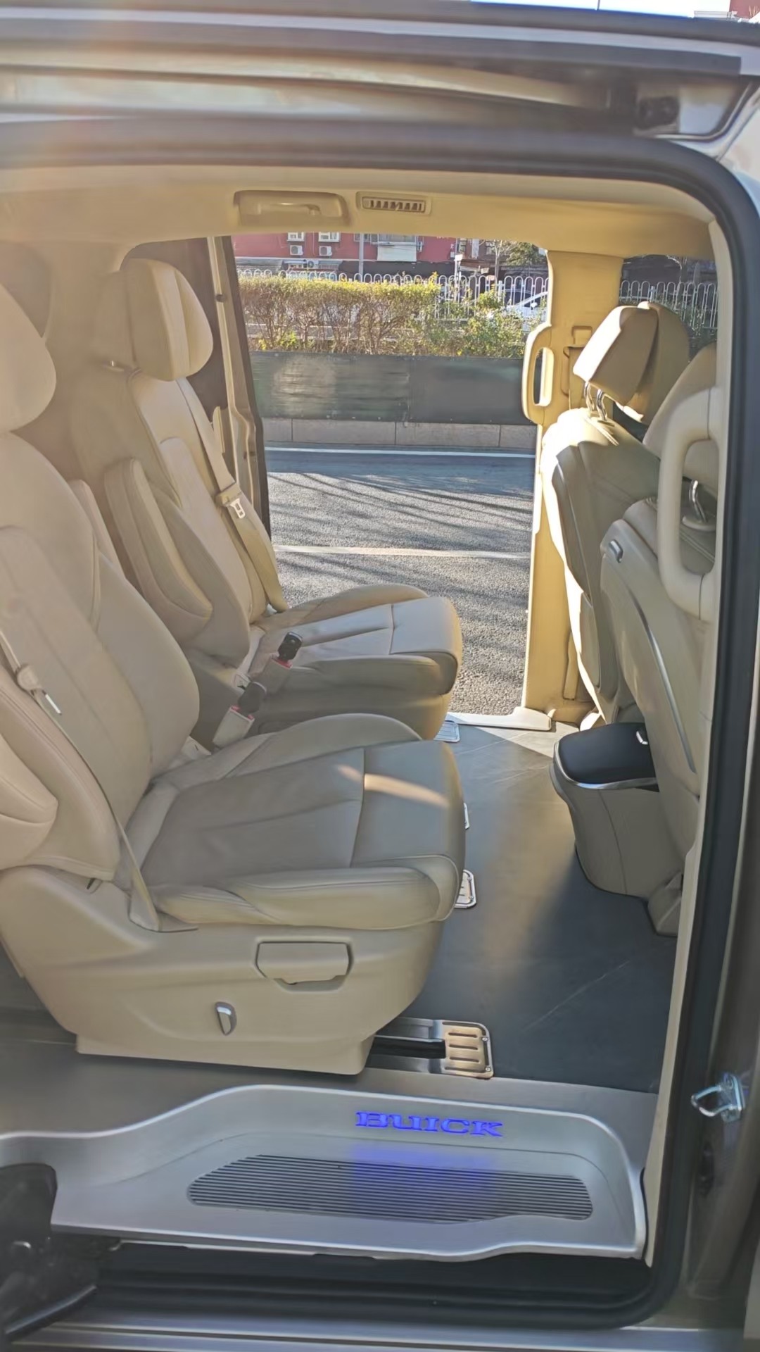 専用車チャーター(GL8)市内